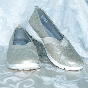 Land’s End lightweight comfort flats 9D (wide)